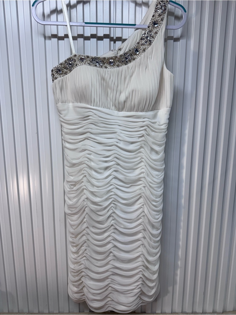 Cache size 12 One-Shoulder White Ruched Cocktail Dress with Beaded Trim